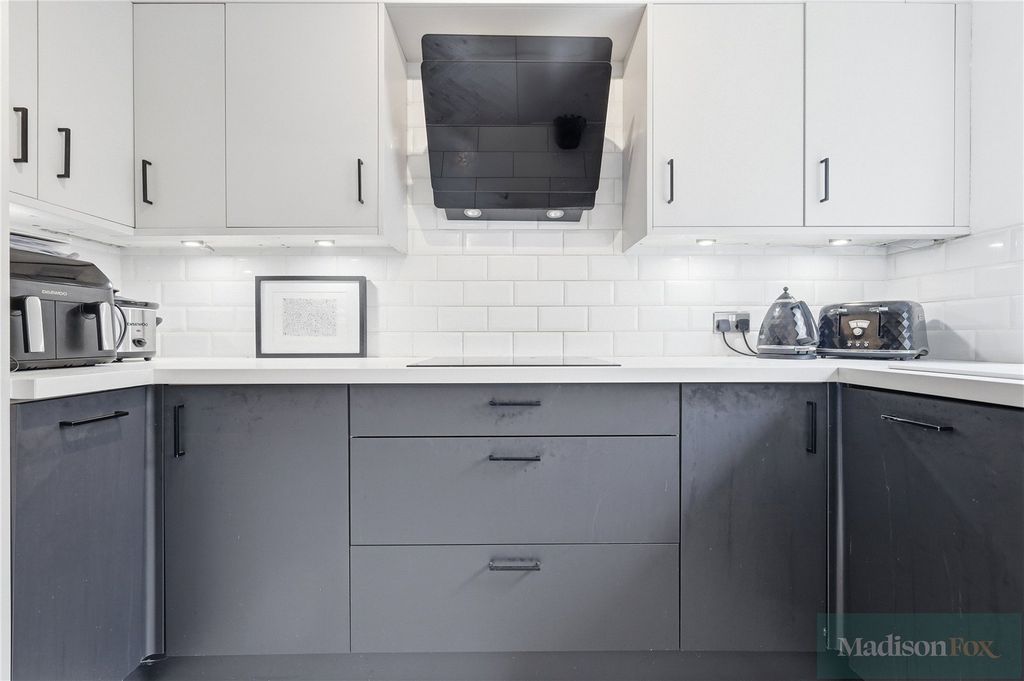 Additional image 5 of 2 bed flat for saleBridle Path, Woodford Green IG8