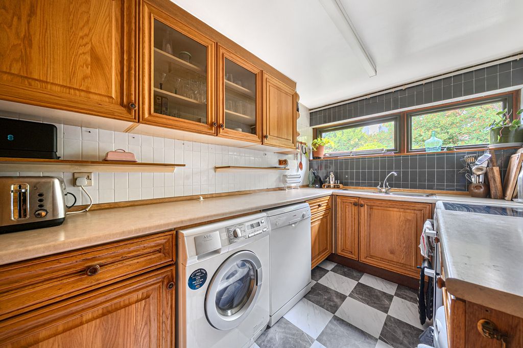 Additional image 5 of 3 bed maisonette for saleEdinburgh Gardens, Windsor SL4