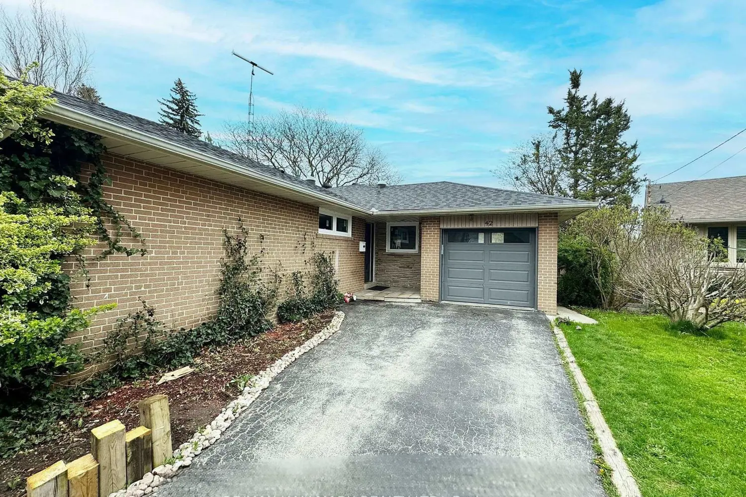 42 Millgate Crescent