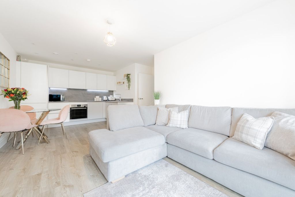 Additional image 2 of 2 bed flat for saleRiverside House, Thomas Blake Avenue, Southampton SO14