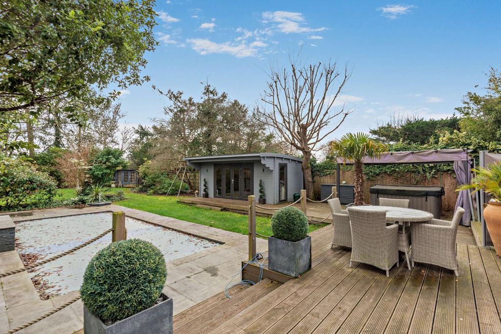 Additional image 33 of 7 bed semi-detached house for saleFordbridge Road, Ashford TW15