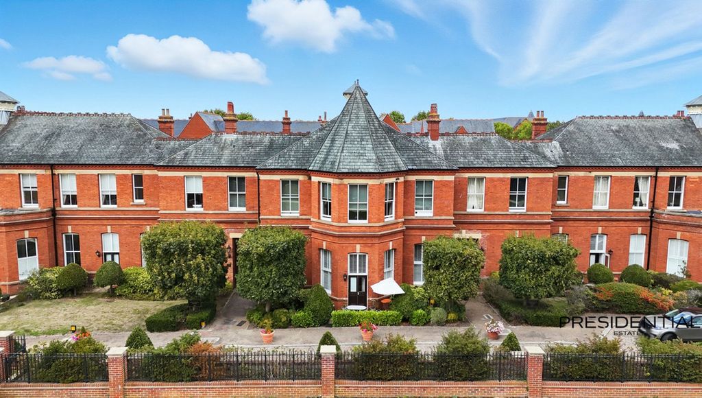 2 bed flat for saleHampstead Avenue, Wentworth House Hampstead Avenue IG8
