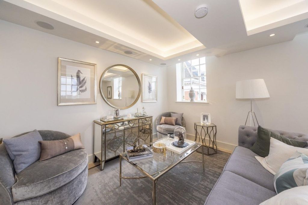 Additional image 4 of 3 bed flat for saleFlat, Star & Garter House, Richmond Hill, Richmond TW10