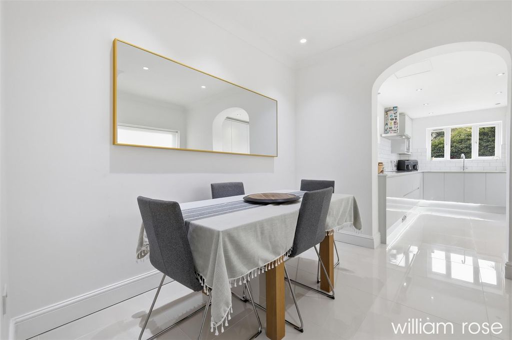 Additional image 9 of 4 bed detached house for salePrinces Avenue, Woodford Green IG8