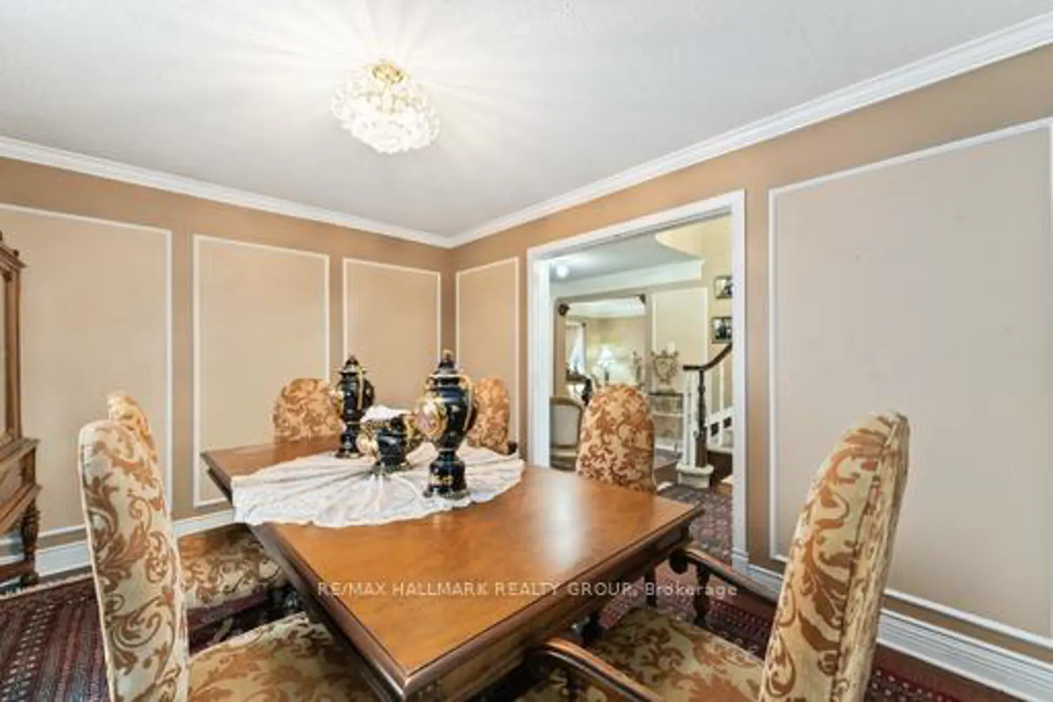 160 Sai Crescent photo 5