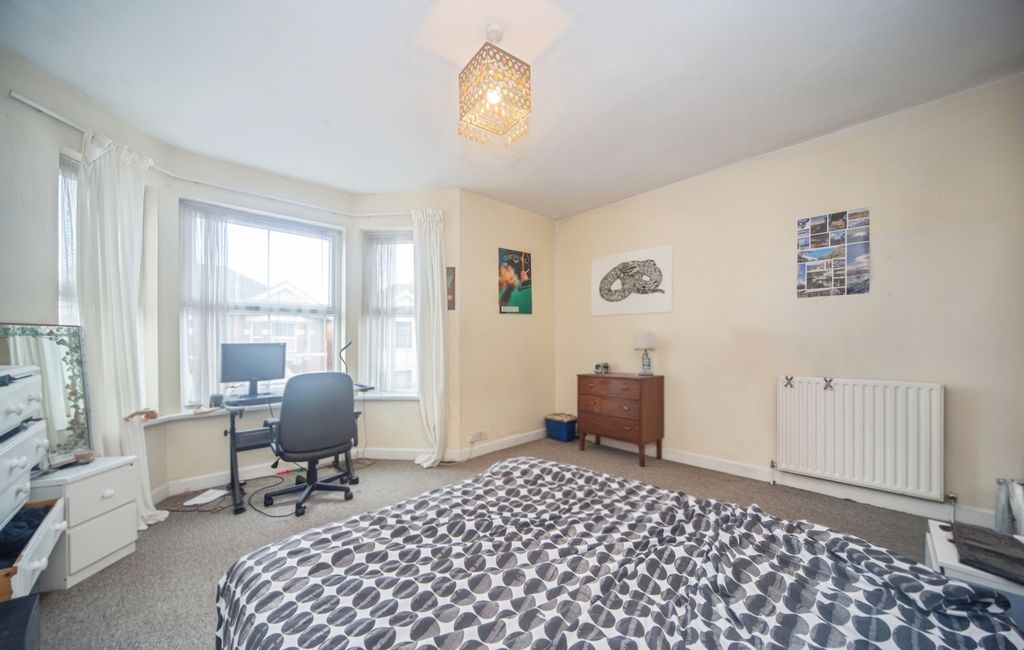 Additional image 7 of 4 bed semi-detached house for saleDevonshire Road, Southampton SO15