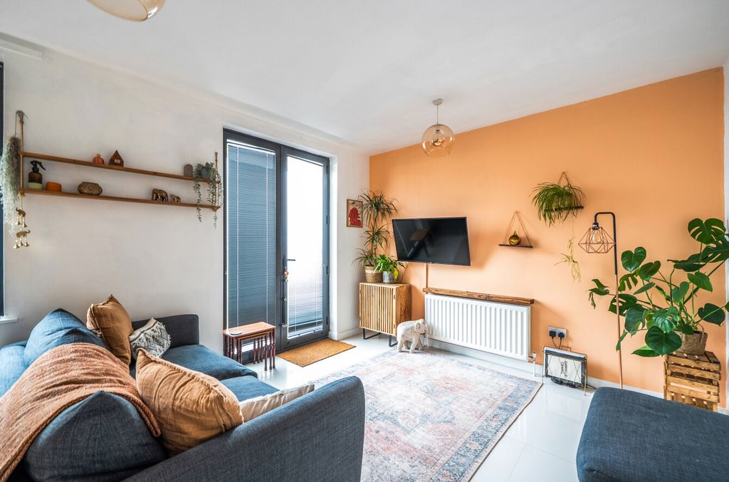 Additional image 3 of 1 bed flat for saleGreensted Court, Godstone Road, Whyteleafe CR3