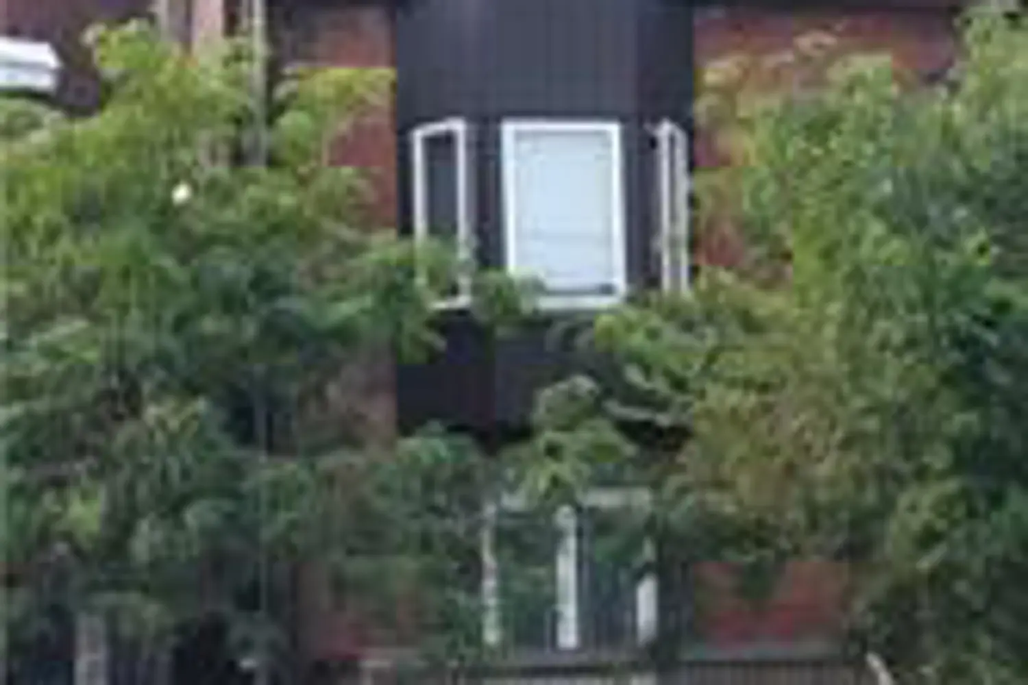 2011 Dundas Street photo 3