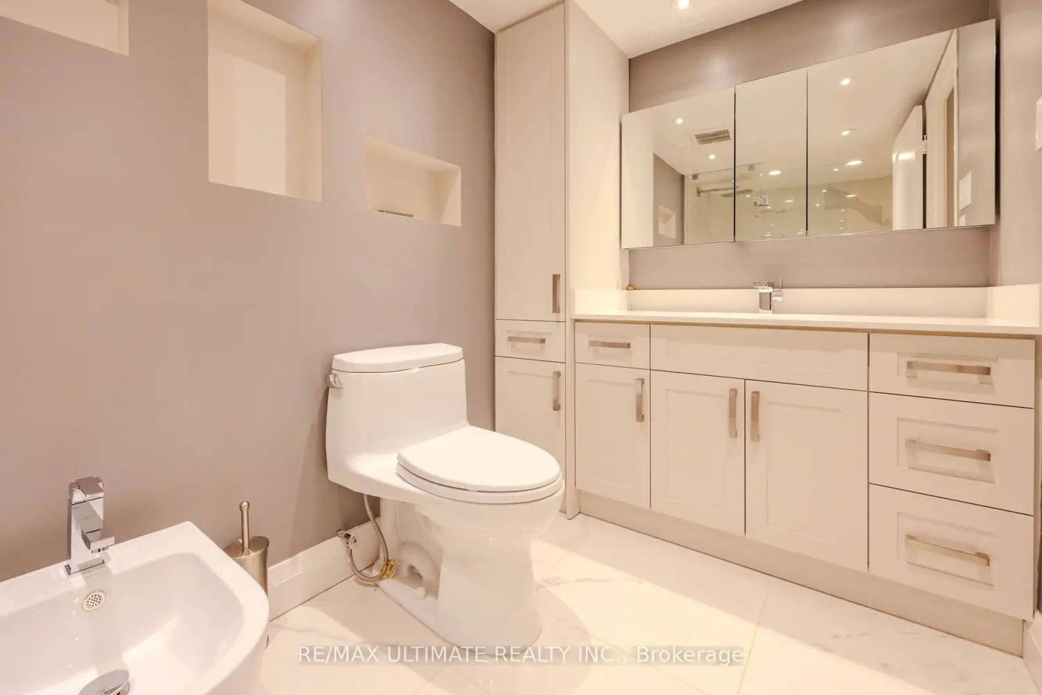 Additional image 15 of 240 Heath Street 201