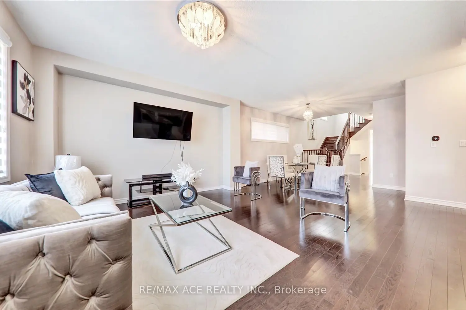 60 Westfield Drive photo 5