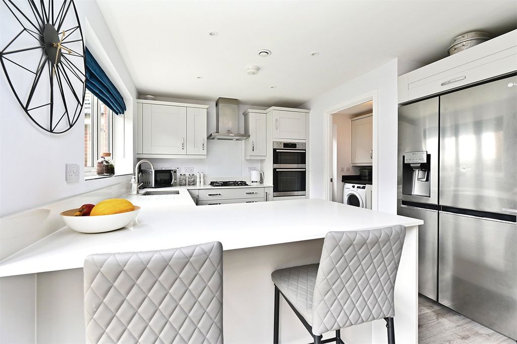 Additional image 12 of 4 bed detached house for saleBunch Grove, Yateley, Hampshire GU46