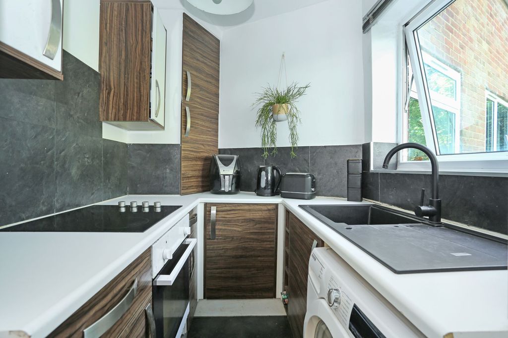 Additional image 6 of 1 bed flat for saleRunnymede Court, West End SO30