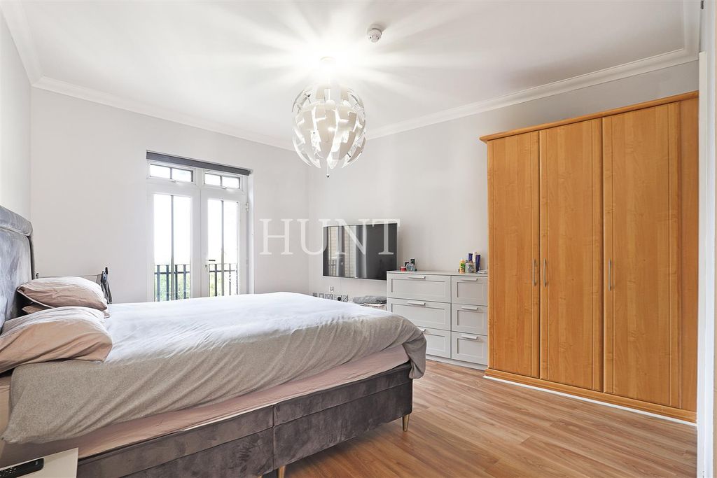 Additional image 13 of 4 bed flat for saleThe Manor, Repton Park, Woodford Green, Essex IG8