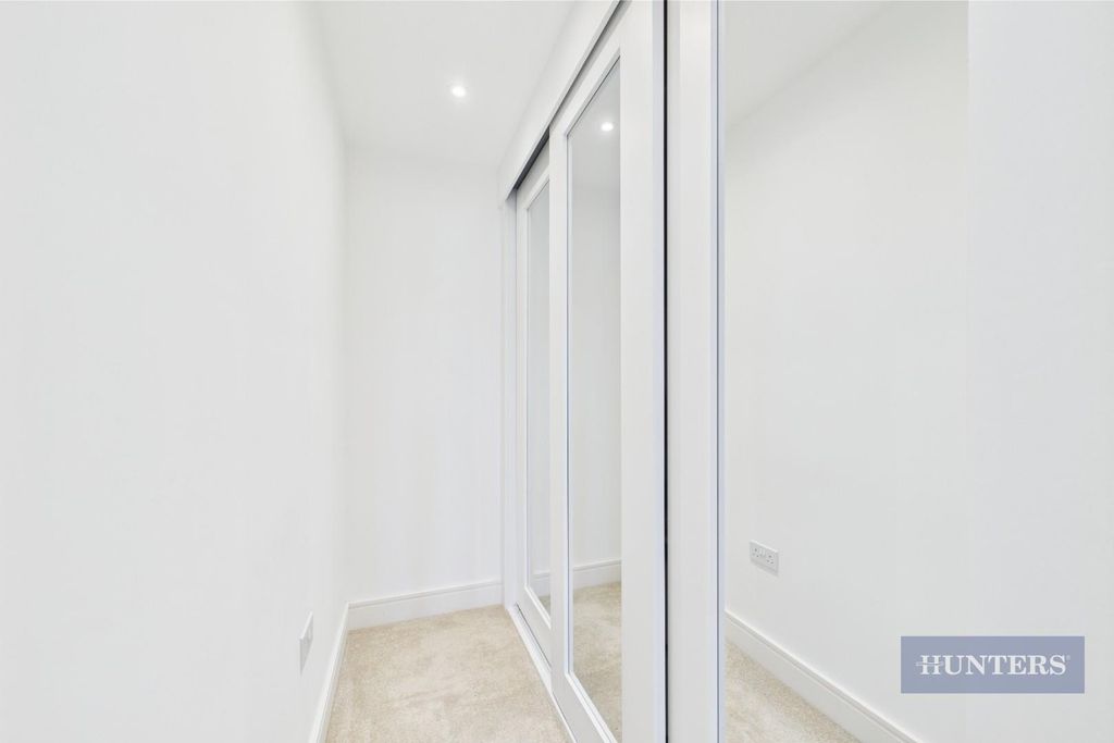 Additional image 8 of 2 bed flat for saleElm Quay, Thomas Blake Avenue, Southampton SO14