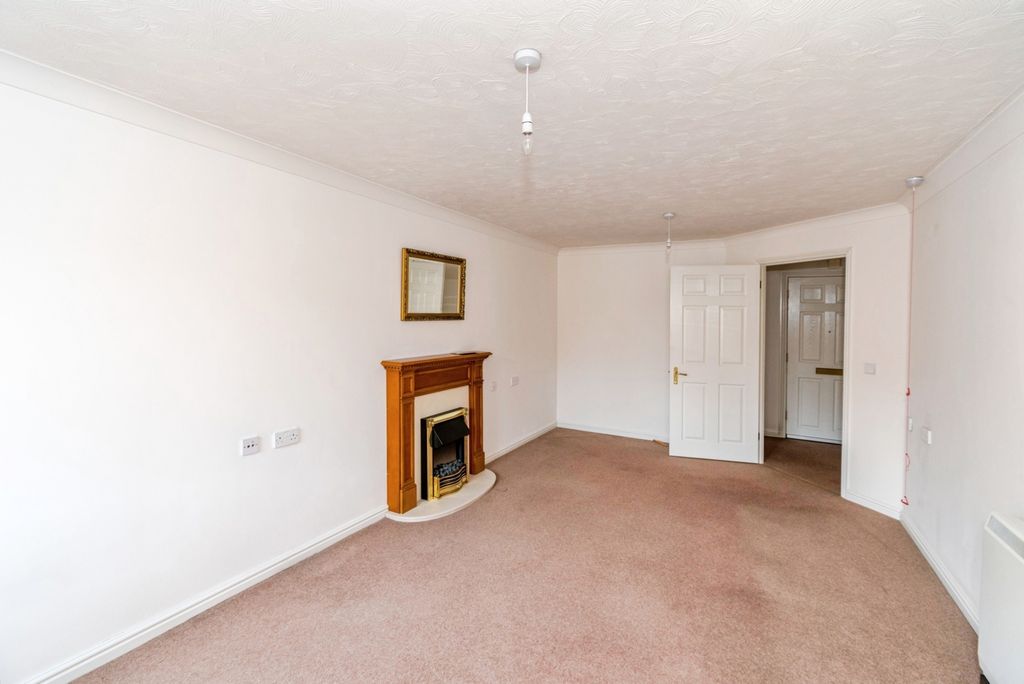 Additional image 4 of 1 bed flat for saleOakley Road, Southampton, Hampshire SO16