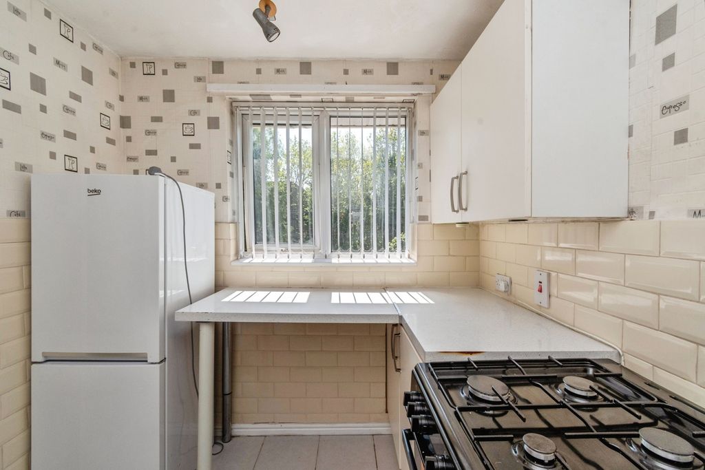 2 bed maisonette for saleNewlands Close, Willenhall, West Midlands WV13 photo 5
