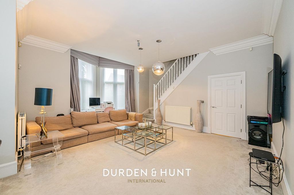 Additional image 2 of 3 bed flat for saleRegents Drive, Woodford Green IG8