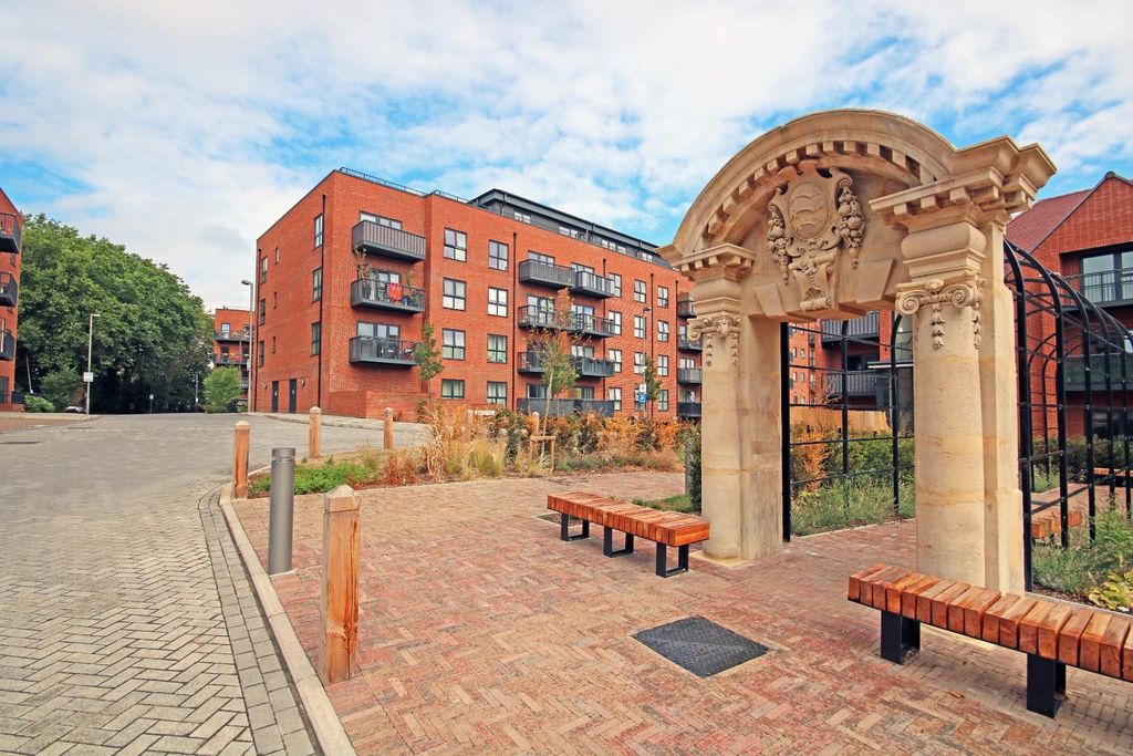 Additional image 18 of 2 bed flat for sale5 Pitcher Lane, Ashford TW15