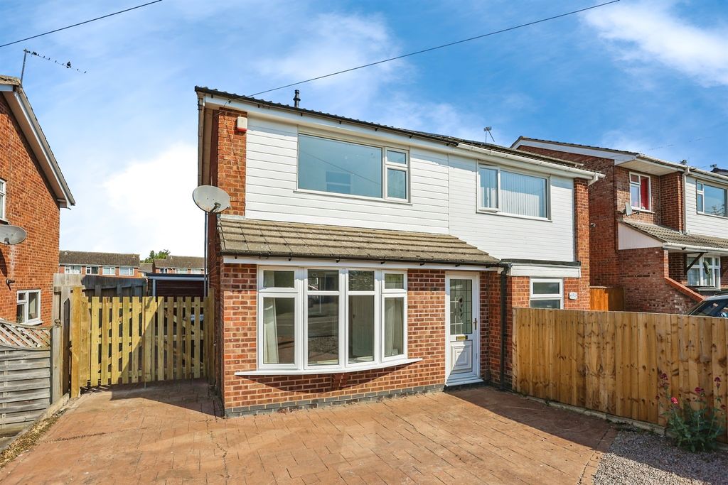 3 bed semi-detached house for saleEdendale Road, Melton Mowbray LE13