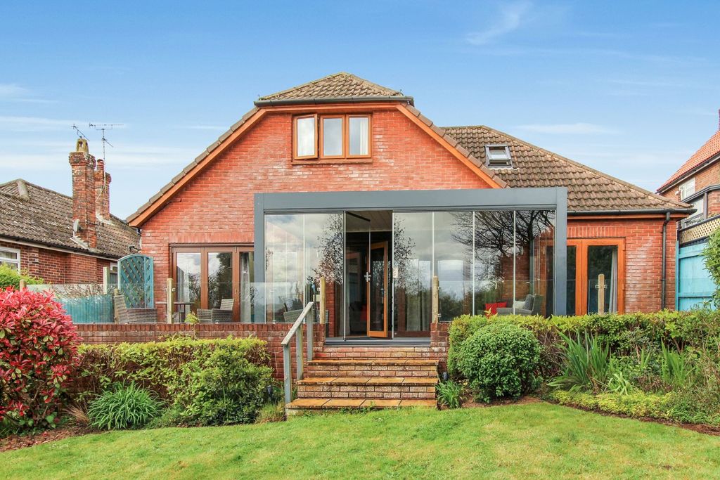 4 bed bungalow for saleSandhurst Road, Yeovil BA20