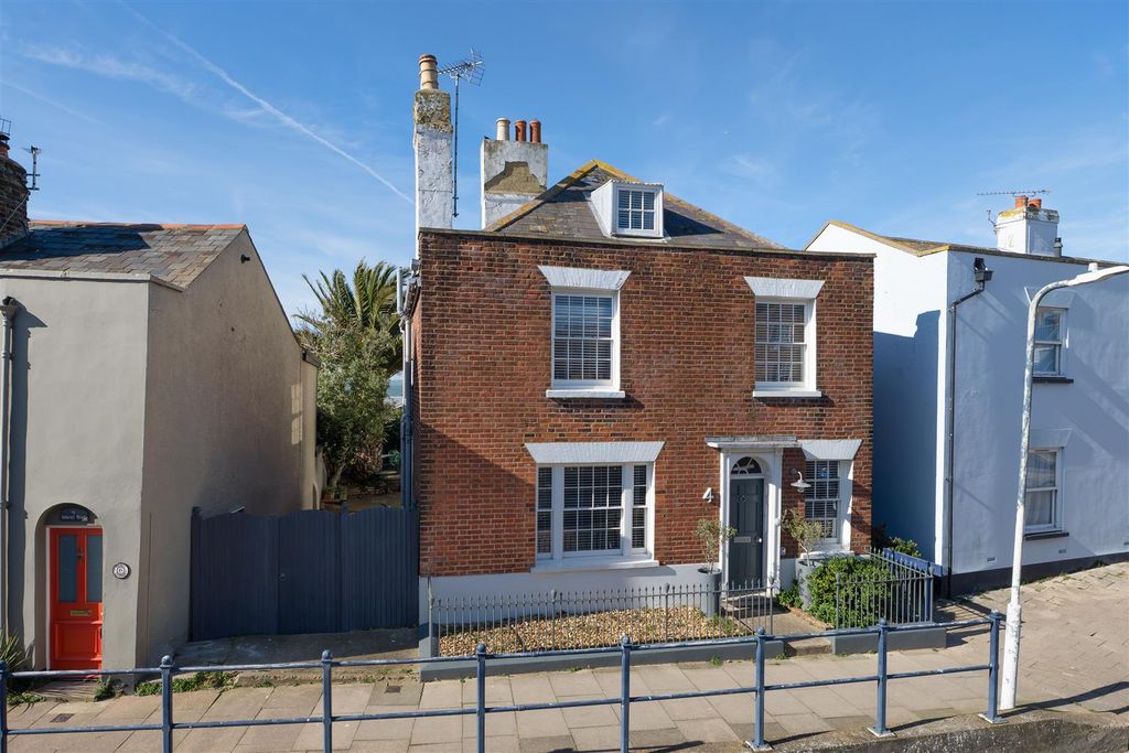 5 bed detached house for saleIsland Wall, Whitstable CT5