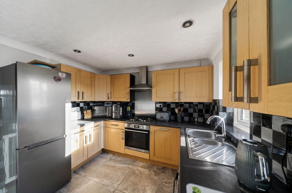 Additional image 3 of 3 bed terraced house for salePetworth Gardens, Lordswood, Southampton, Hampshire SO16