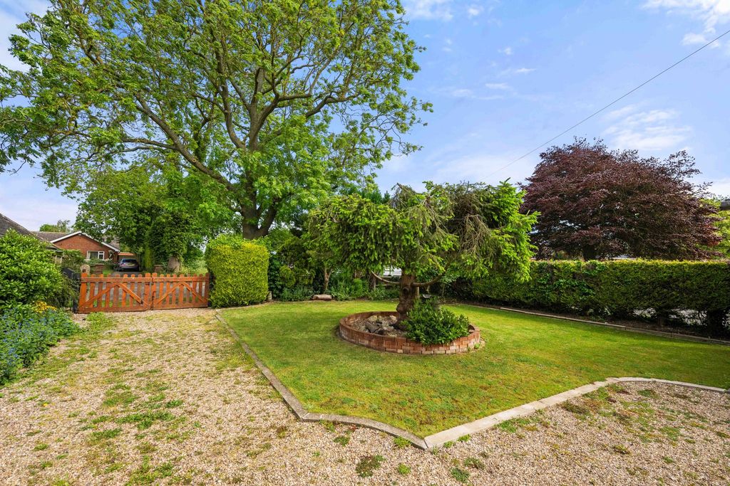2 bed detached bungalow for saleStation Road, Willoughby LN13 photo 4