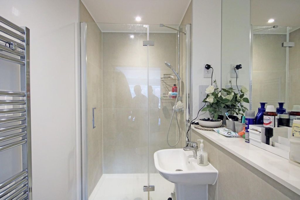 Additional image 9 of 2 bed flat for sale5 Pitcher Lane, Ashford TW15