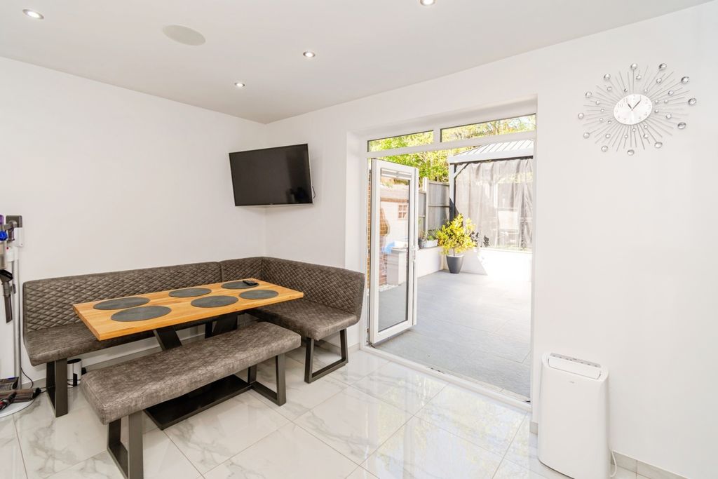 Additional image 9 of 3 bed semi-detached house for saleOsborne Road South, Southampton, Hampshire SO17