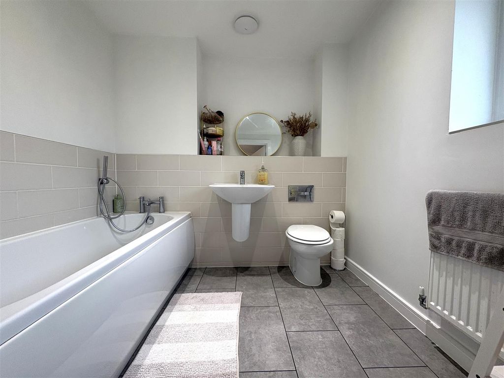 Additional image 9 of 2 bed maisonette for saleClaypit Copse, Bursledon, Southampton SO31