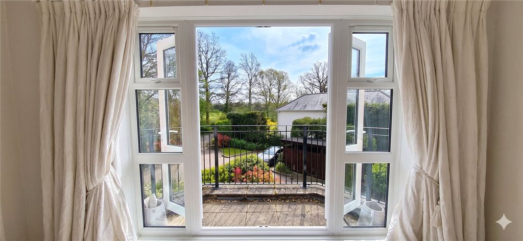 Additional image 5 of 2 bed flat for saleChasemount, Snows Ride, Windlesham GU20
