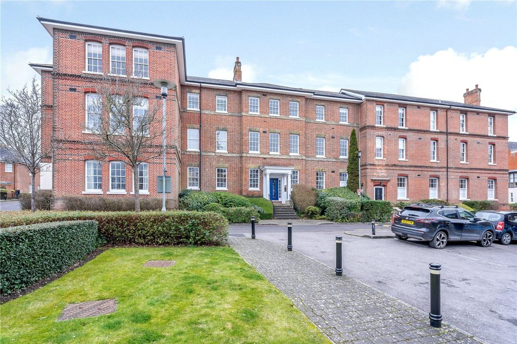 2 bed flat for saleAlison Way, Winchester, Hampshire SO22