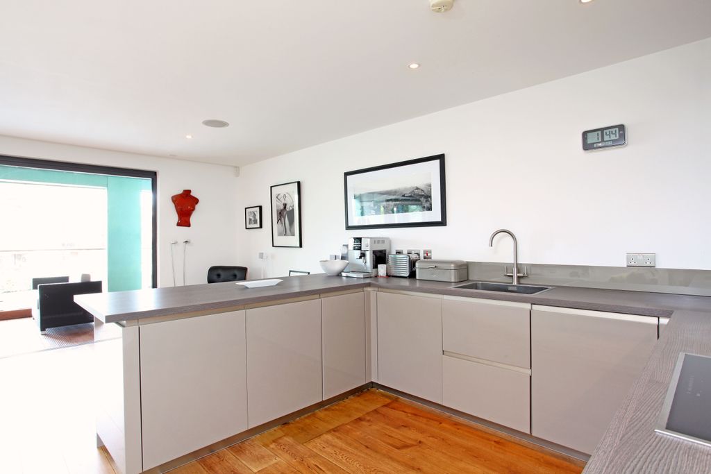 Additional image 9 of 2 bed flat for saleFarm Yard, Windsor SL4