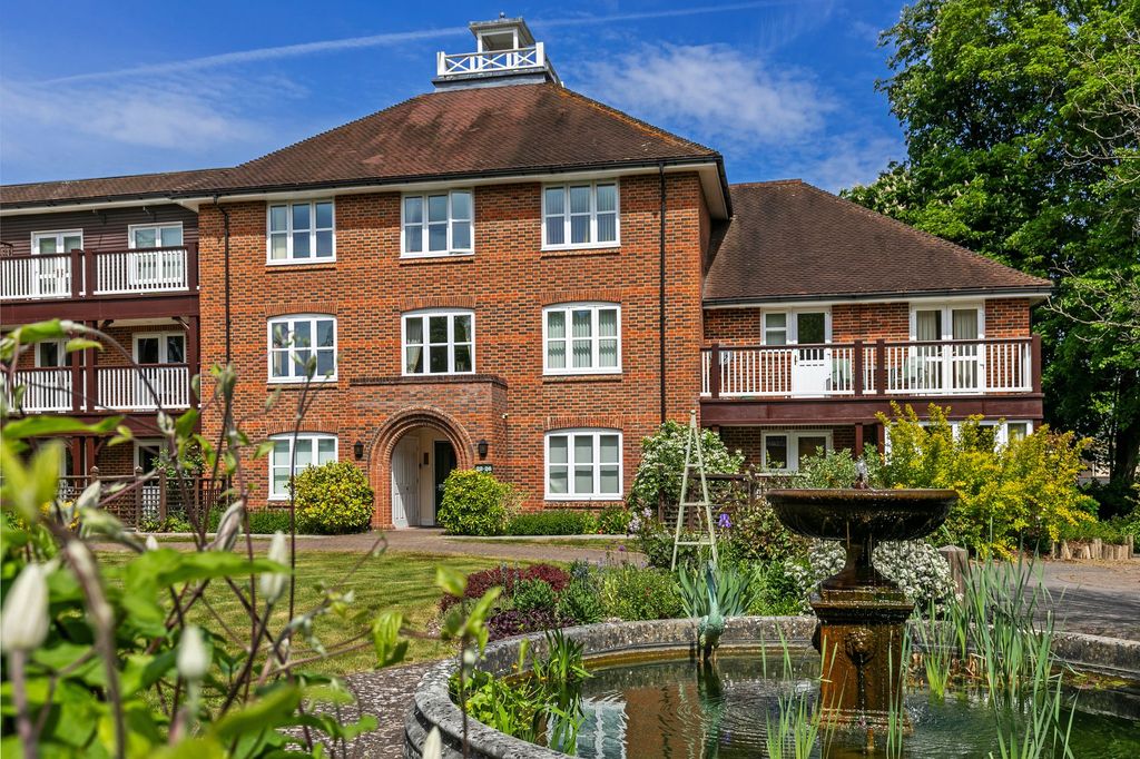 2 bed flat for saleWyke Mark, Winchester SO22