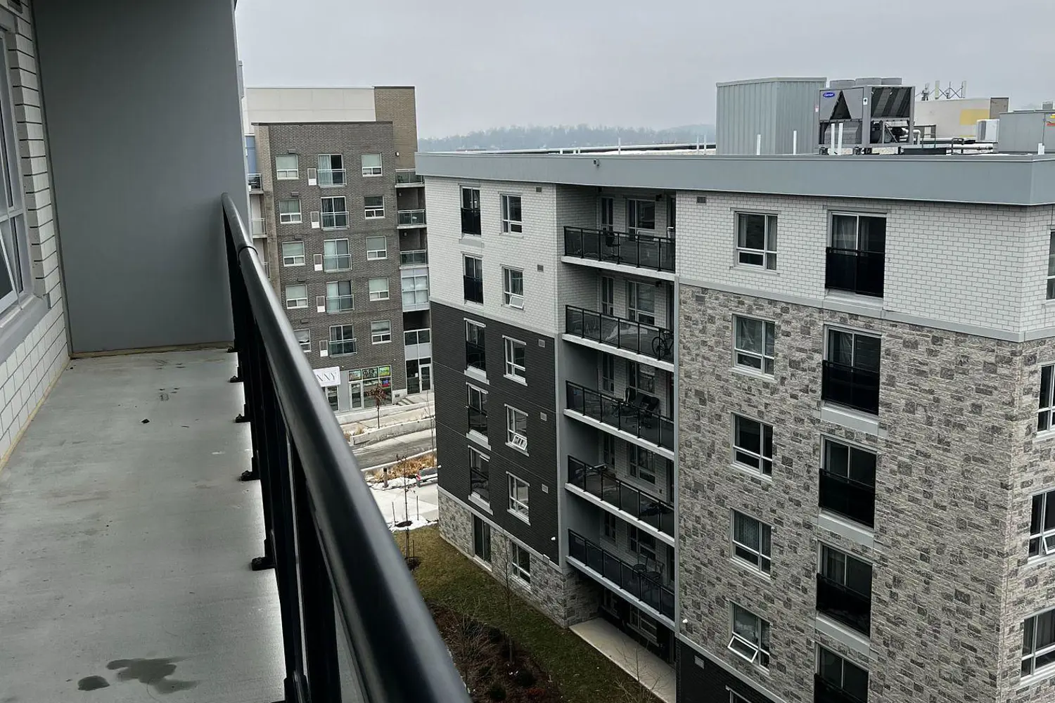 Additional image 15 of 275 Larch Street G612