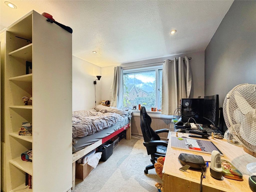 Additional image 15 of 5 bed detached house for saleColeridge Avenue, Yateley, Hampshire GU46