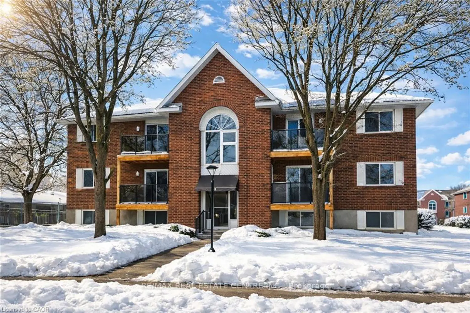 565 Greenfield Avenue 106