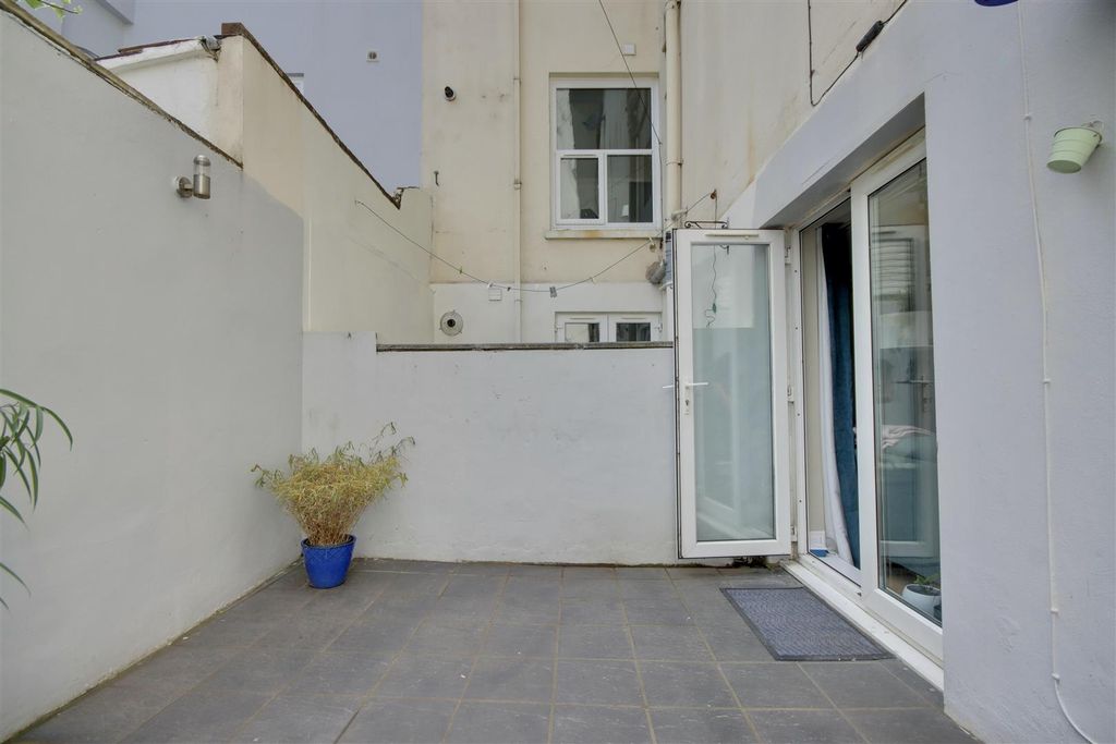 Additional image 3 of 2 bed flat for saleClarence Parade, Southsea PO5