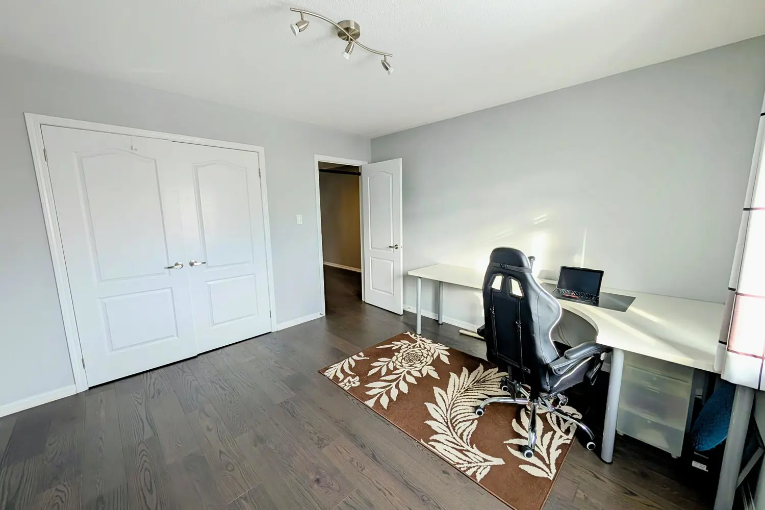 Additional image 11 of 105 James Parrott Avenue