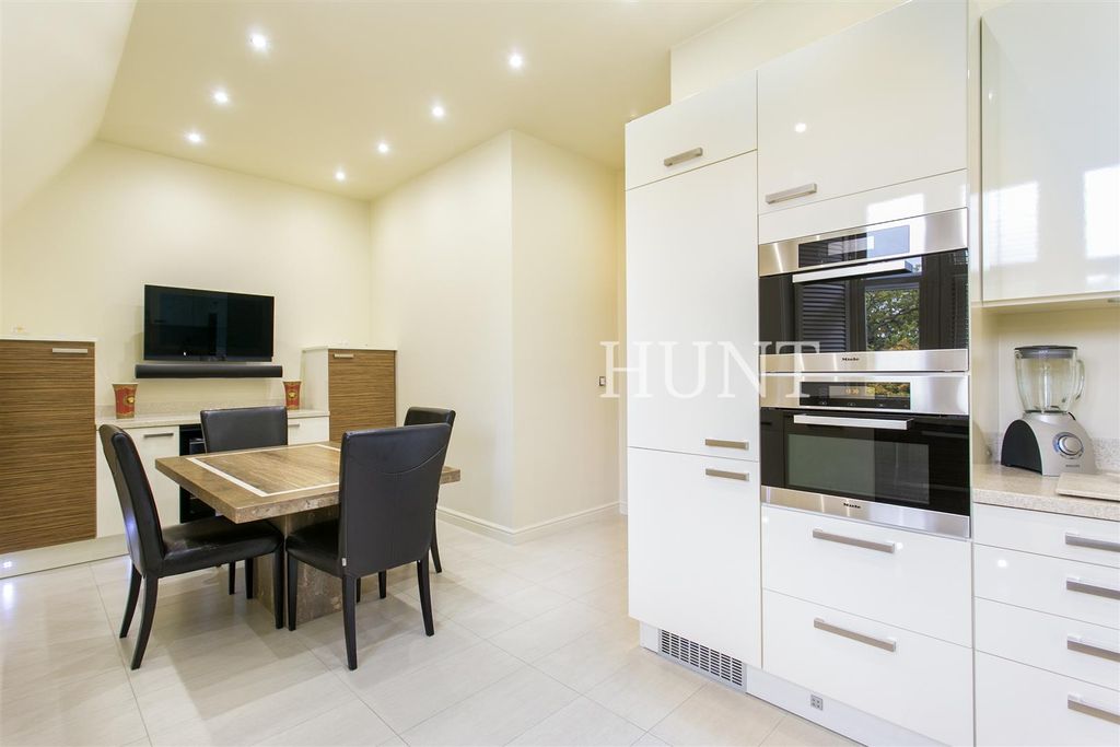 Additional image 3 of 2 bed flat for saleMontague House, Repton Park, Woodford Green, Essex IG8