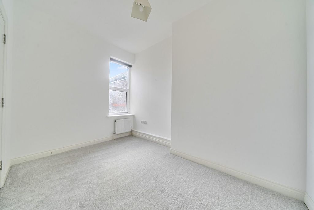 Additional image 9 of 2 bed flat for saleCopnor Road, Portsmouth PO3