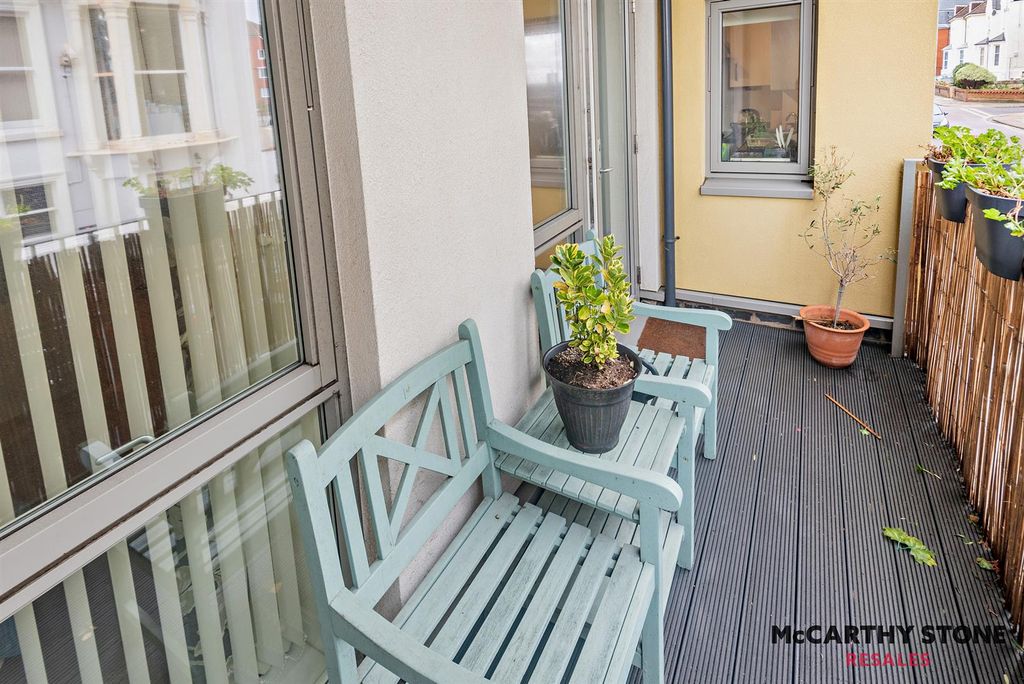 Additional image 8 of 1 bed flat for saleSouth Parade, Southsea, Hampshire PO4