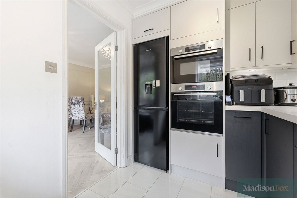 Additional image 7 of 2 bed flat for saleBridle Path, Woodford Green IG8