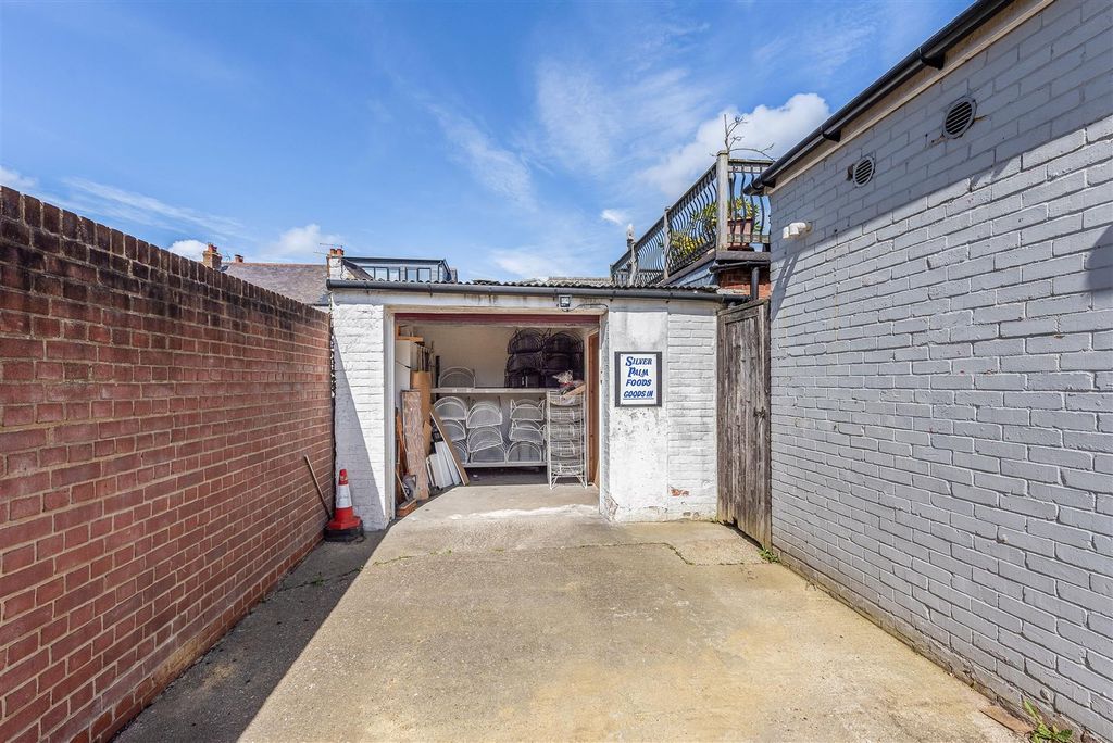 Additional image 20 of 2 bed flat for saleCopnor Road, Portsmouth PO3
