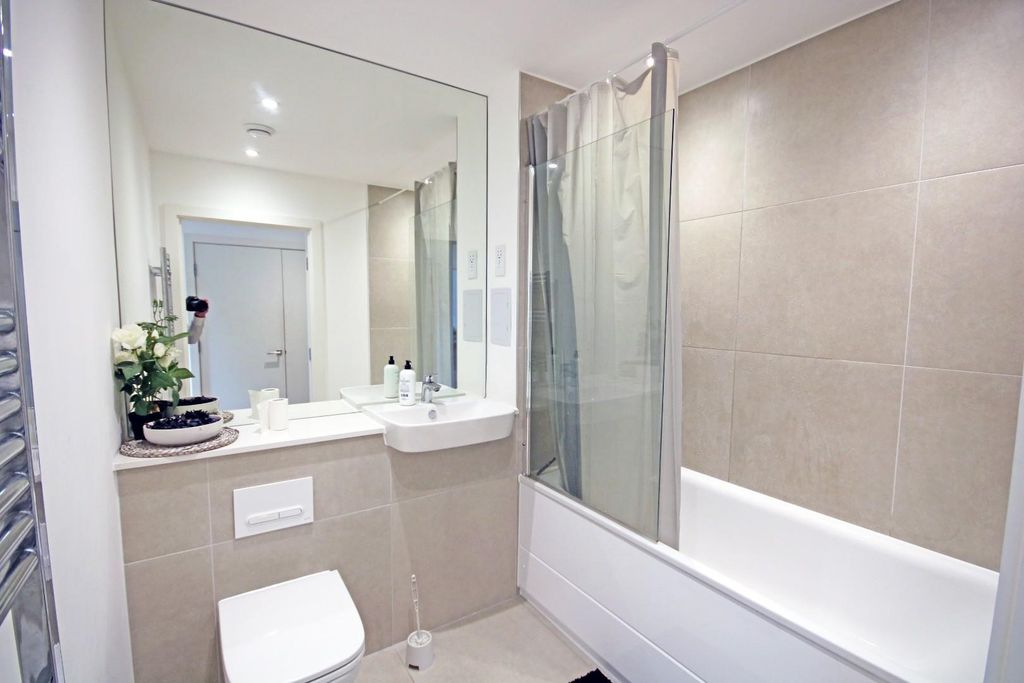 Additional image 6 of 2 bed flat for sale5 Pitcher Lane, Ashford TW15