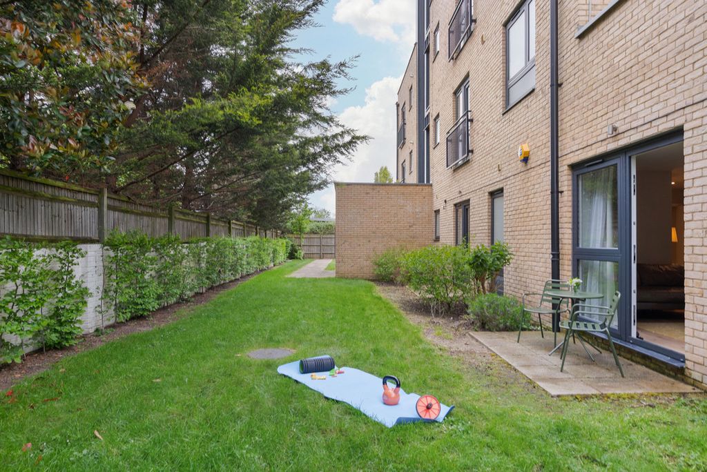 Additional image 7 of 3 bed flat for saleWoodthorpe Road, Ashford TW15