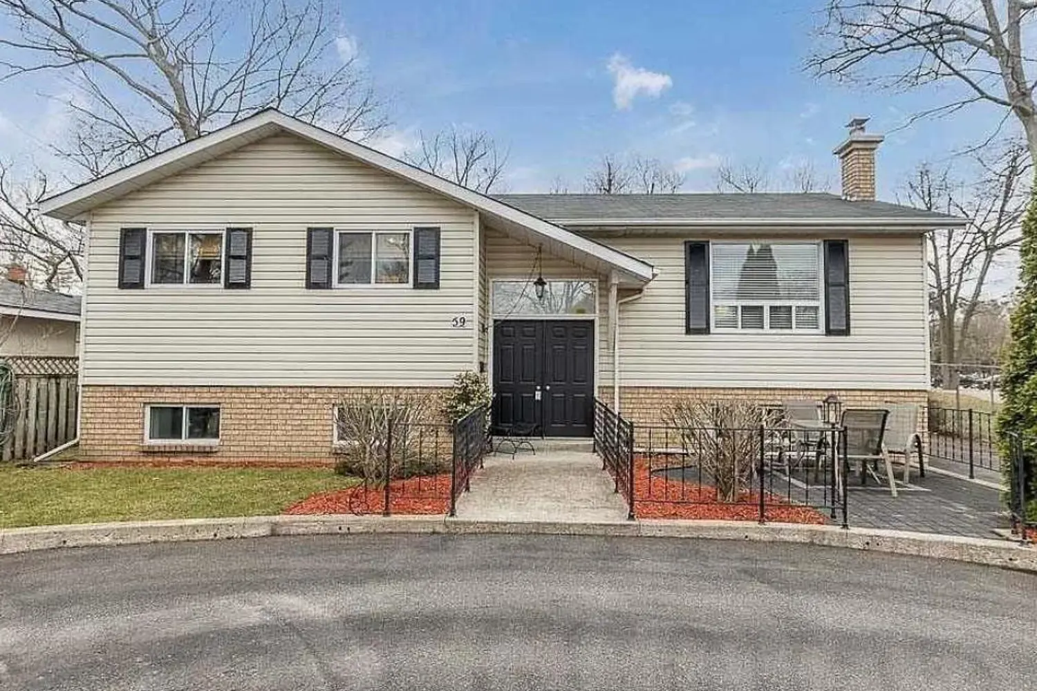 59 River Avenue