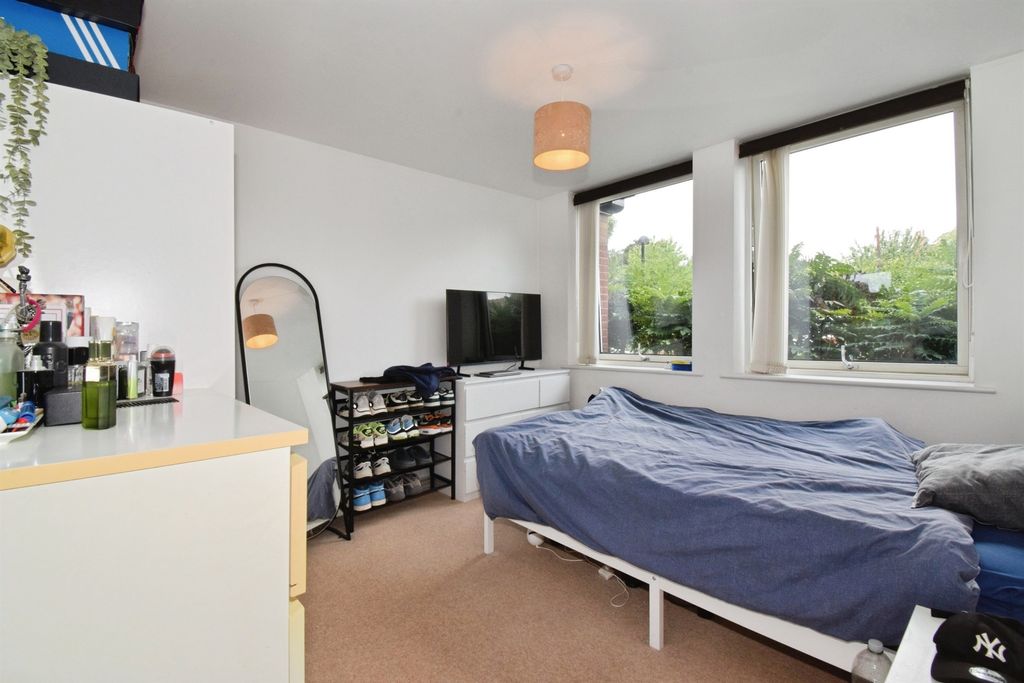 2 bed flat for saleHoneywell Close, Oadby, Leicester LE2 photo 4