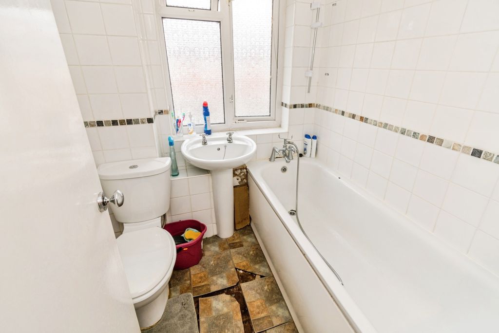 Additional image 12 of 1 bed flat for saleCleasby Close, Southampton, Hampshire SO16