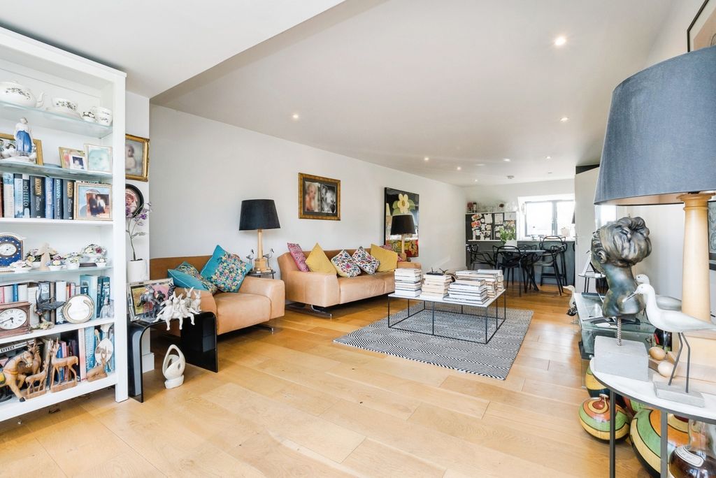 Additional image 7 of 3 bed flat for saleJohnston Road, Woodford Green IG8